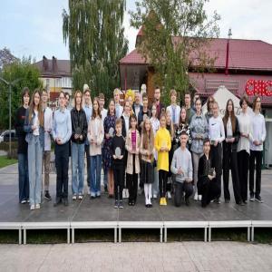          1 жовтня 2023 року, відзначаючи 122-річницю рідного міста, Бучанський міський голова привітав найталановитішу, найобдарованішу молодь закладів освіти громади. Всього було відзначено 35 молодих обдарувань, серед них 24 учнів та випускників, які стали переможцями Всеукраїнських та Міжнародних творчих конкурсів, олімпіад з навчальних предметів, конкурсу-захисту МАН та спортивних змагань. Вітаємо наших стипендіатів: Потихонько Анну, випускницю Бучанського ліцею № 4; Яцуру Андрія, учня 9 класу Бучансько